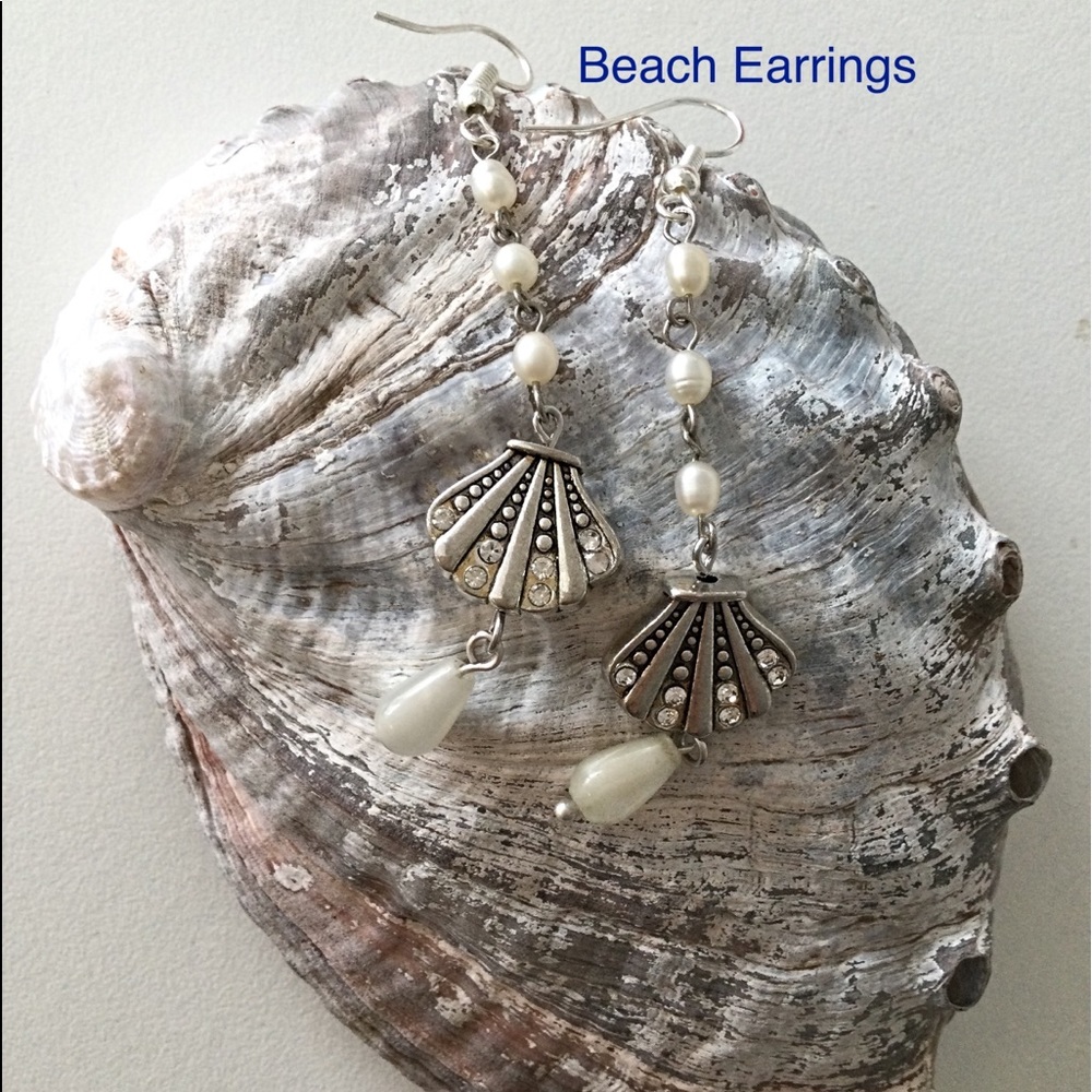 SALE💕Beach Earrings, Scallop Rhinestone Earrings - Picture 4 of 13